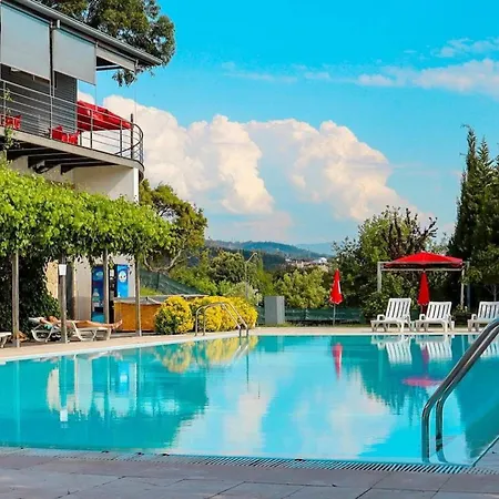 De Charme Avec Terrasse - 5 Pers, 2 Chambres, Espace Jardin - Api-1-52-1838 *